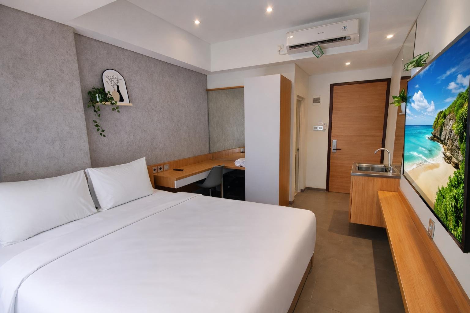 Deluxe Room - View 1